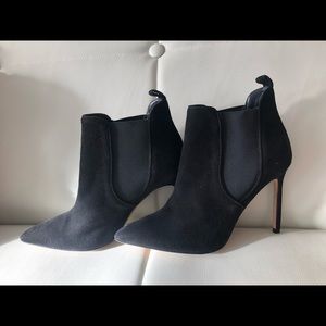 Manolo Blahnik Shoes - Manolo Blahnik suede ankle boots Manolo Blahnik Shoes - Manolo Blahnik suede ankle boots